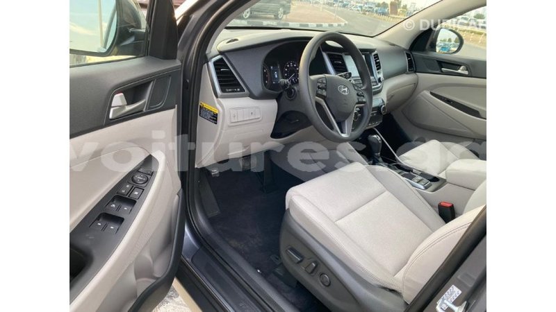 Big with watermark hyundai tucson estuaire import dubai 5214