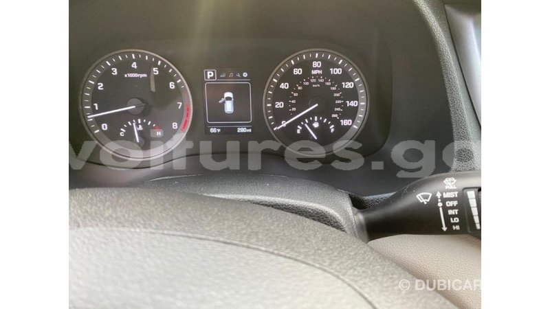 Big with watermark hyundai tucson estuaire import dubai 5214