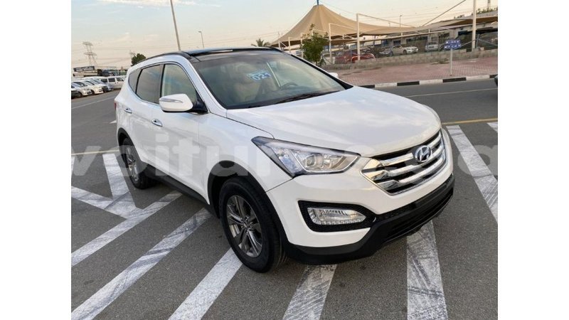 Big with watermark hyundai santa fe estuaire import dubai 5215