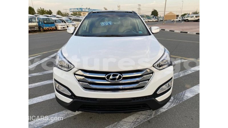 Big with watermark hyundai santa fe estuaire import dubai 5215