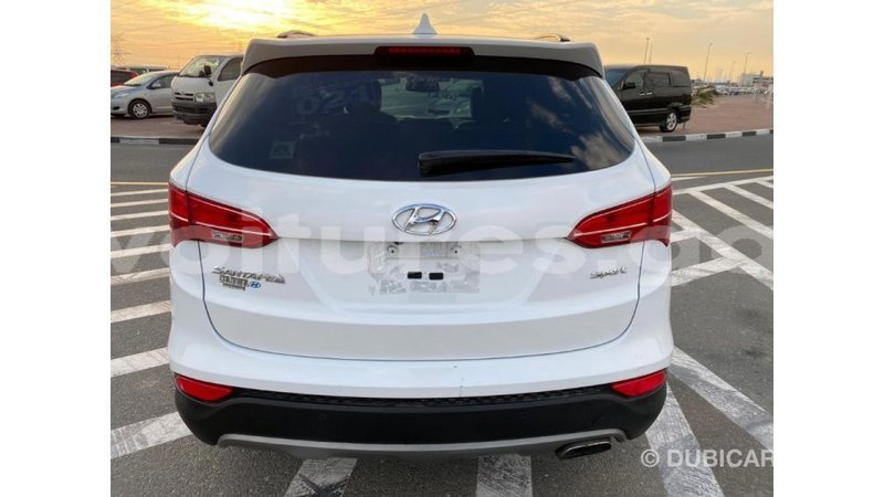 Big with watermark hyundai santa fe estuaire import dubai 5215