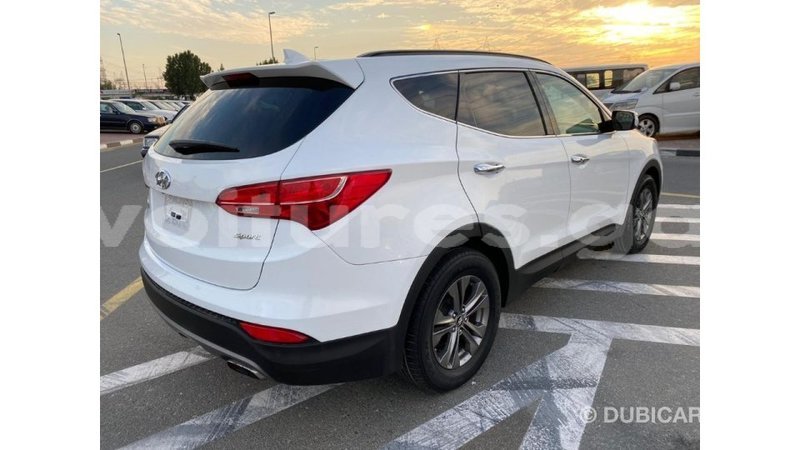 Big with watermark hyundai santa fe estuaire import dubai 5215