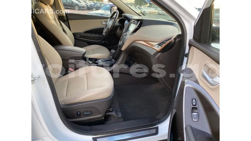 Big with watermark hyundai santa fe estuaire import dubai 5215