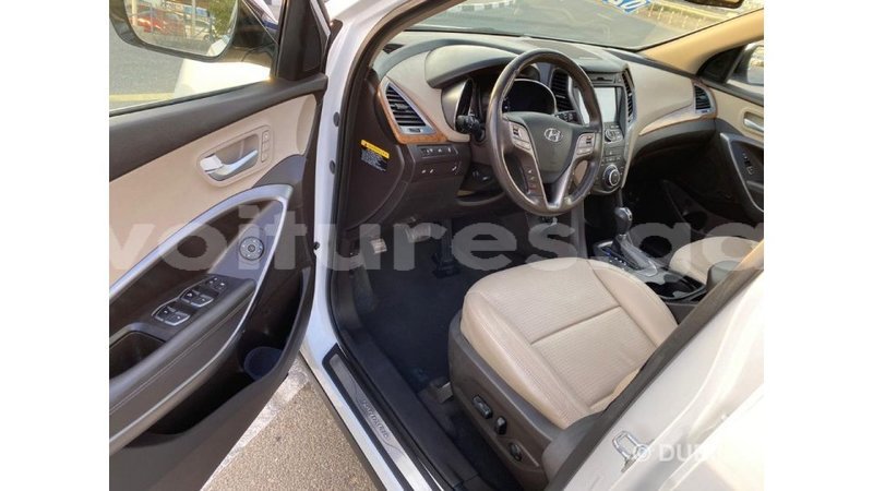 Big with watermark hyundai santa fe estuaire import dubai 5215