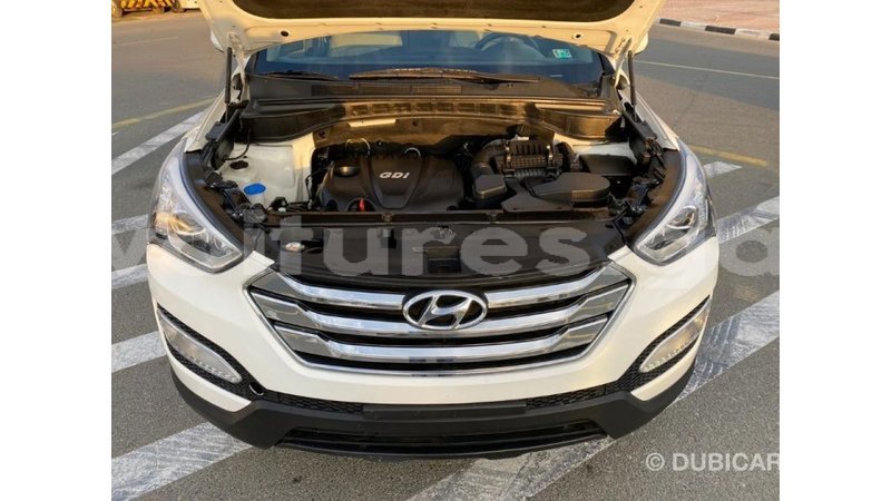 Big with watermark hyundai santa fe estuaire import dubai 5215