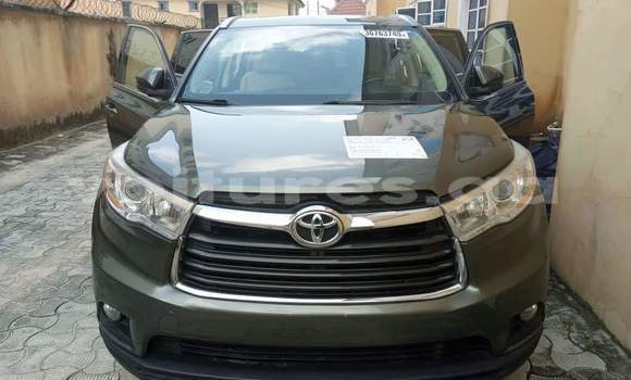 Acheter Occasion Voiture Toyota Highlander Beige à Libreville, Estuaire Acheter Occasion Voiture Toyota Highlander Beige à Libreville, Estuaire