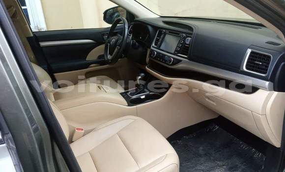 Acheter Occasion Voiture Toyota Highlander Beige à Libreville, Estuaire Acheter Occasion Voiture Toyota Highlander Beige à Libreville, Estuaire