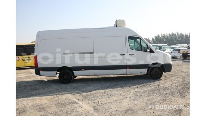 Big with watermark volkswagen truck estuaire import dubai 5219