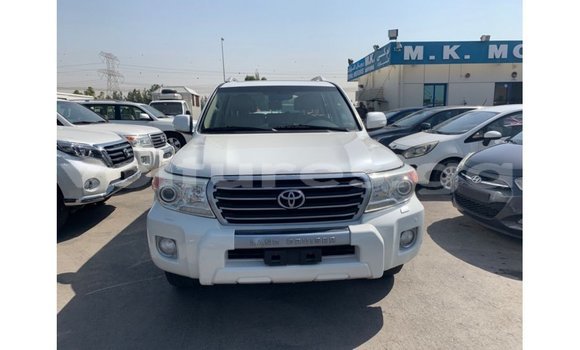 Acheter Import Voiture Toyota Land Cruiser Blanc à Import - Dubai, Estuaire Acheter Import Voiture Toyota Land Cruiser Blanc à Import - Dubai, Estuaire