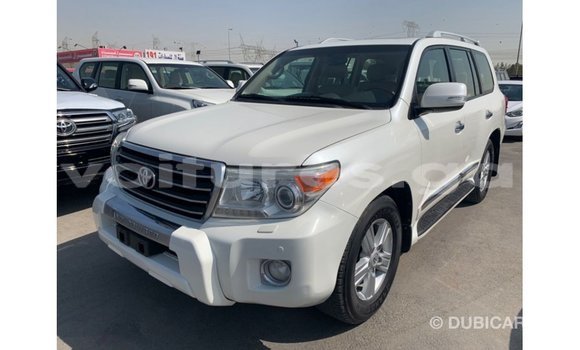 Acheter Import Voiture Toyota Land Cruiser Blanc à Import - Dubai, Estuaire Acheter Import Voiture Toyota Land Cruiser Blanc à Import - Dubai, Estuaire