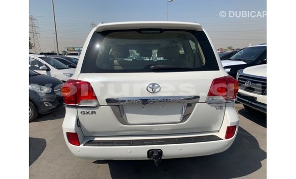 Acheter Import Voiture Toyota Land Cruiser Blanc à Import - Dubai, Estuaire Acheter Import Voiture Toyota Land Cruiser Blanc à Import - Dubai, Estuaire