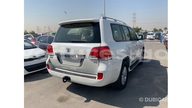 Big with watermark toyota land cruiser estuaire import dubai 5220