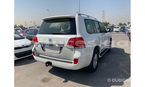 Acheter Import Voiture Toyota Land Cruiser Blanc à Import - Dubai, Estuaire Acheter Import Voiture Toyota Land Cruiser Blanc à Import - Dubai, Estuaire