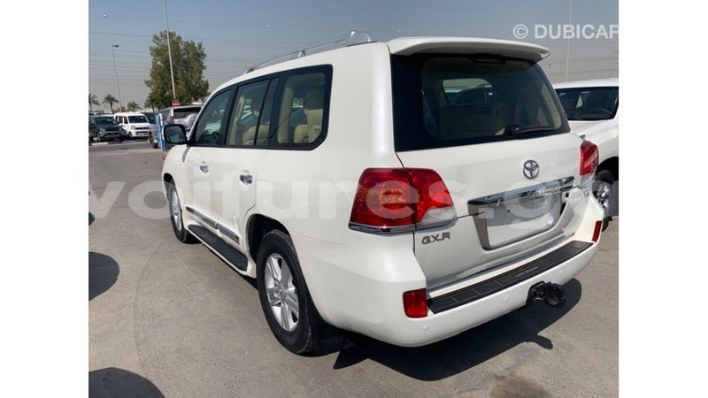 Big with watermark toyota land cruiser estuaire import dubai 5220