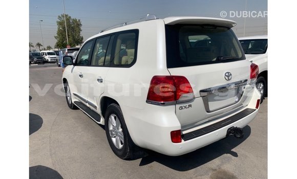 Acheter Import Voiture Toyota Land Cruiser Blanc à Import - Dubai, Estuaire Acheter Import Voiture Toyota Land Cruiser Blanc à Import - Dubai, Estuaire