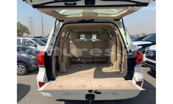 Acheter Import Voiture Toyota Land Cruiser Blanc à Import - Dubai, Estuaire Acheter Import Voiture Toyota Land Cruiser Blanc à Import - Dubai, Estuaire