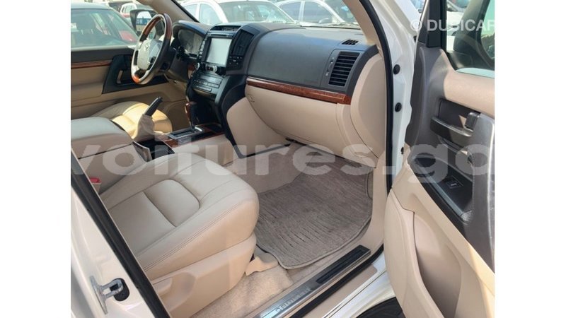 Big with watermark toyota land cruiser estuaire import dubai 5220