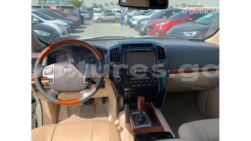 Big with watermark toyota land cruiser estuaire import dubai 5220