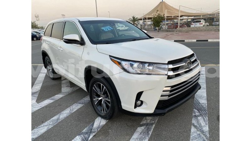 Big with watermark toyota highlander estuaire import dubai 5222