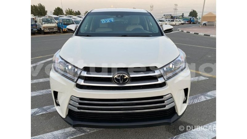 Big with watermark toyota highlander estuaire import dubai 5222