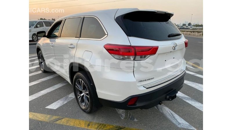 Big with watermark toyota highlander estuaire import dubai 5222