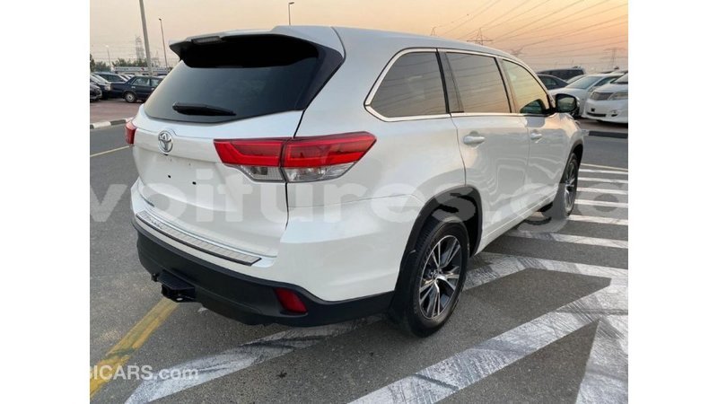 Big with watermark toyota highlander estuaire import dubai 5222