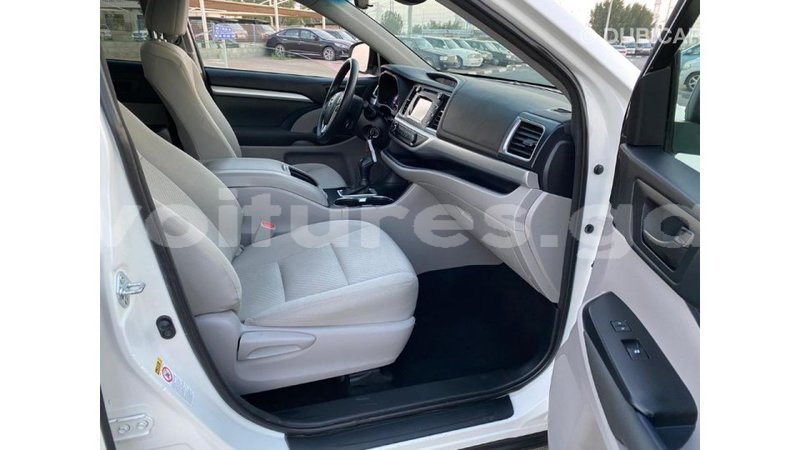 Big with watermark toyota highlander estuaire import dubai 5222