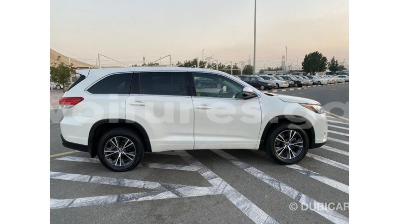 Big with watermark toyota highlander estuaire import dubai 5222