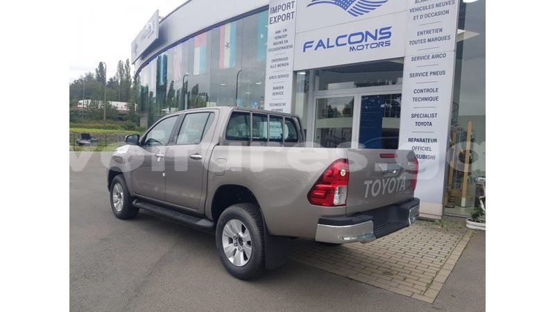 Big with watermark toyota hilux estuaire import dubai 5223