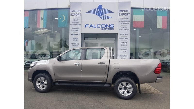 Big with watermark toyota hilux estuaire import dubai 5223