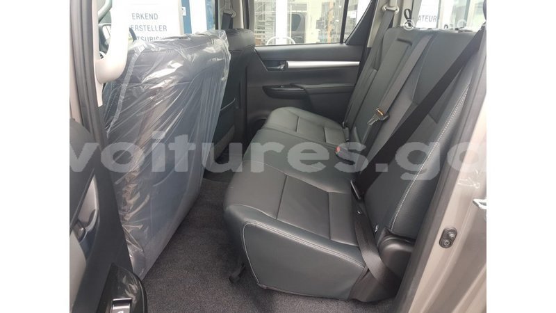 Big with watermark toyota hilux estuaire import dubai 5223