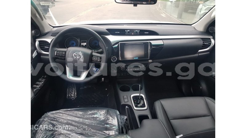 Big with watermark toyota hilux estuaire import dubai 5223