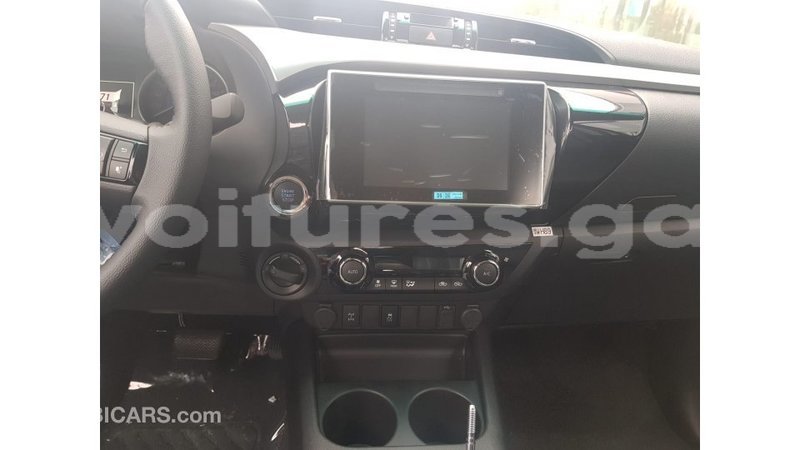Big with watermark toyota hilux estuaire import dubai 5223