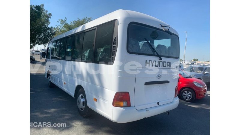 Big with watermark hyundai chorus estuaire import dubai 5224