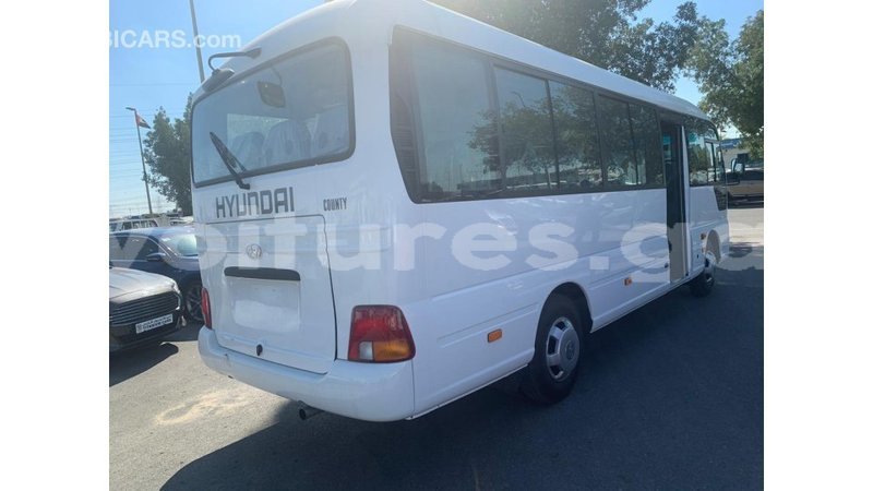 Big with watermark hyundai chorus estuaire import dubai 5224