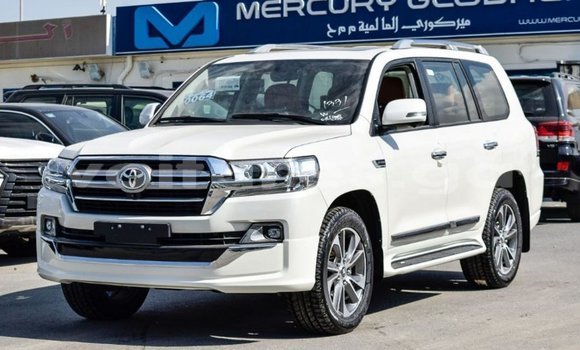 Acheter Import Voiture Toyota Land Cruiser Blanc à Import - Dubai, Estuaire Acheter Import Voiture Toyota Land Cruiser Blanc à Import - Dubai, Estuaire