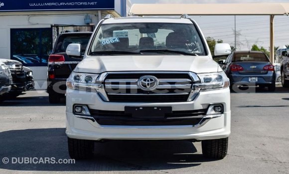 Acheter Import Voiture Toyota Land Cruiser Blanc à Import - Dubai, Estuaire Acheter Import Voiture Toyota Land Cruiser Blanc à Import - Dubai, Estuaire