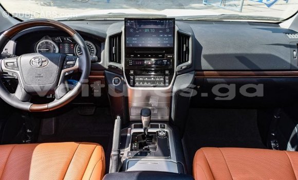 Acheter Import Voiture Toyota Land Cruiser Blanc à Import - Dubai, Estuaire Acheter Import Voiture Toyota Land Cruiser Blanc à Import - Dubai, Estuaire