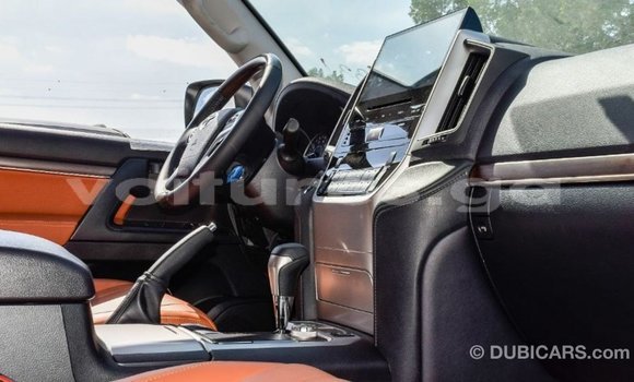 Acheter Import Voiture Toyota Land Cruiser Blanc à Import - Dubai, Estuaire Acheter Import Voiture Toyota Land Cruiser Blanc à Import - Dubai, Estuaire