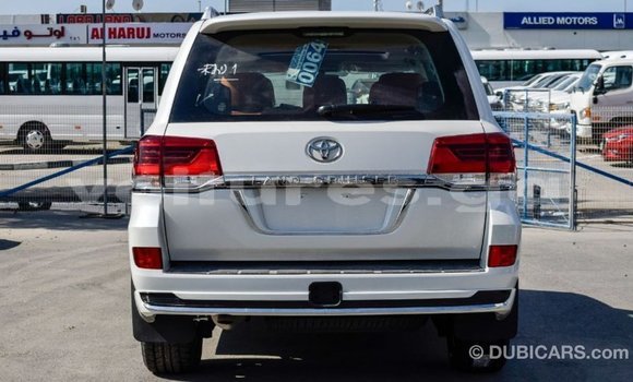 Acheter Import Voiture Toyota Land Cruiser Blanc à Import - Dubai, Estuaire Acheter Import Voiture Toyota Land Cruiser Blanc à Import - Dubai, Estuaire