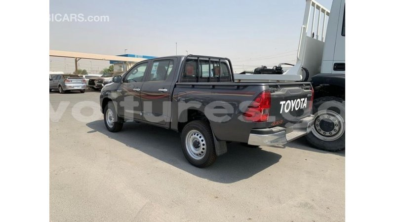 Big with watermark toyota hilux estuaire import dubai 5229