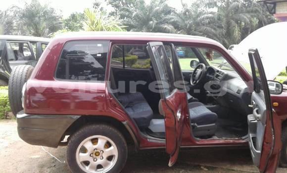 Acheter Occasion Voiture Toyota RAV4 Rouge à Libreville, Estuaire Acheter Occasion Voiture Toyota RAV4 Rouge à Libreville, Estuaire