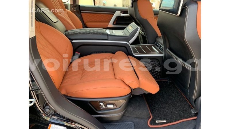 Big with watermark toyota land cruiser estuaire import dubai 5231