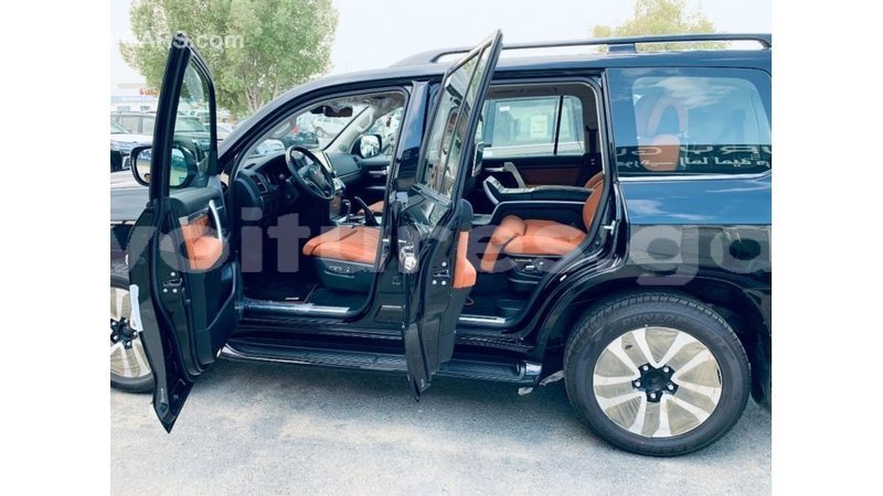 Big with watermark toyota land cruiser estuaire import dubai 5231