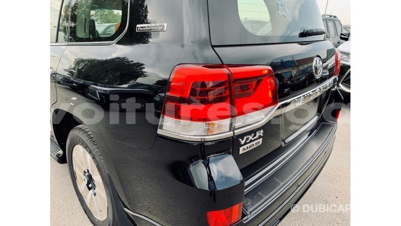 Big with watermark toyota land cruiser estuaire import dubai 5231