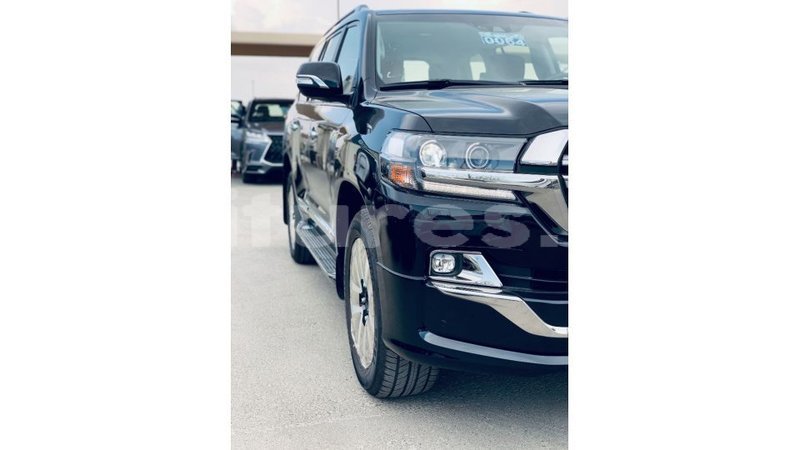 Big with watermark toyota land cruiser estuaire import dubai 5231