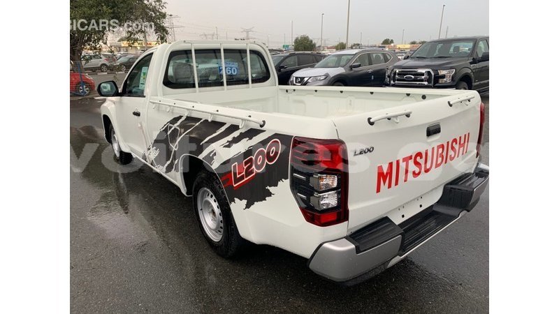 Big with watermark mitsubishi l200 estuaire import dubai 5237