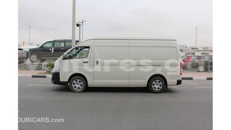 Big with watermark toyota hiace estuaire import dubai 5241