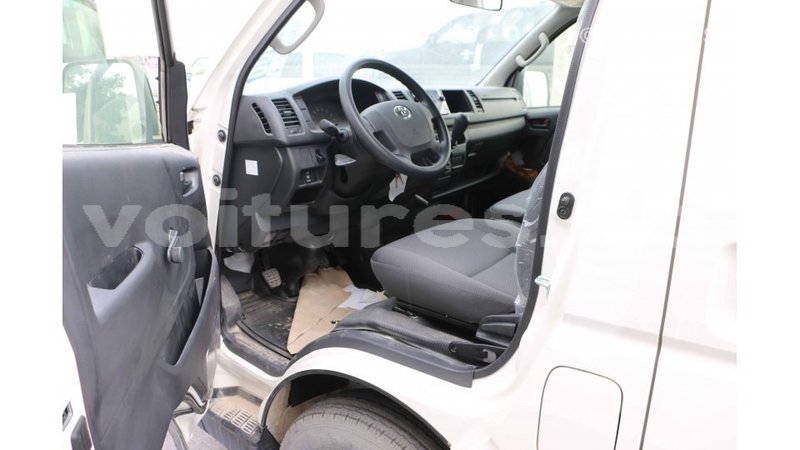 Big with watermark toyota hiace estuaire import dubai 5241