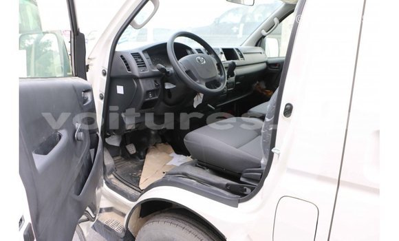 Acheter Import Voiture Toyota Hiace Blanc à Import - Dubai, Estuaire Acheter Import Voiture Toyota Hiace Blanc à Import - Dubai, Estuaire